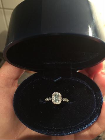 18k wit gouden ring met aquamarijn en diamantjes