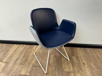 B&T Daisy vergaderstoel blauw beschikbaar voor biedingen