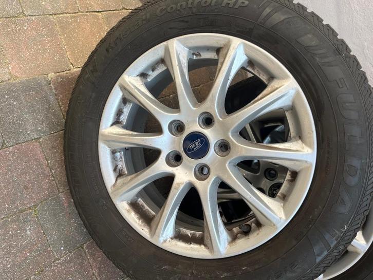 Jantes Ford 16 pouces avec pneus Fulda, Autos : Pièces & Accessoires, Pneus & Jantes, Pneu(s), 16 pouces, 215 mm, Véhicule de tourisme