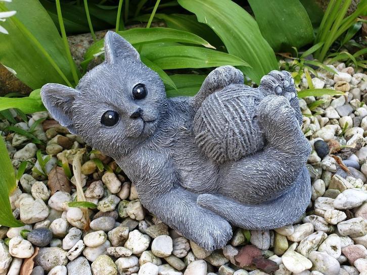 Kat spelend met knot wol , betonbeeld, Tuin en Terras, Tuinbeelden, Nieuw, Ophalen of Verzenden