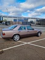 Mercedes E220 Automaat oldtimer, Auto's, Automaat, 4 deurs, Beige, Open dak