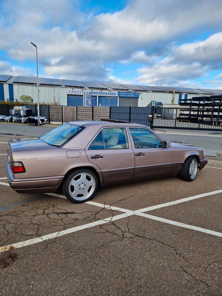 Mercedes E220 Automaat oldtimer, Auto's, Mercedes-Benz, Particulier, E-Klasse, Metaalkleur, Open dak, Benzine, Euro 1, Berline