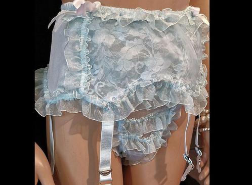 Adult Sissy 6 Strap Blue White - White Garter belt., Vêtements | Femmes, Sous-vêtements & Lingerie, Autres types, Bleu, Envoi