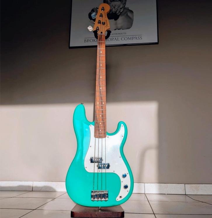 Fender Player Precision Bass 2024 Sea Foam Green, Muziek en Instrumenten, Snaarinstrumenten | Gitaren | Bas, Zo goed als nieuw