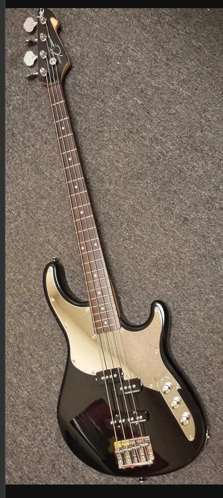 Basgitaar Peavey Zodiac DE Scorpio  incl staander, Muziek en Instrumenten, Snaarinstrumenten | Gitaren | Bas, Gebruikt, Ophalen
