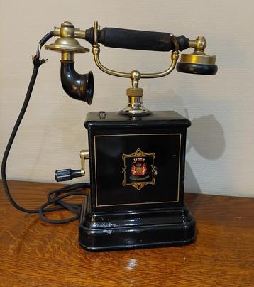 Antieke Deense telefoon met hand-zwengel