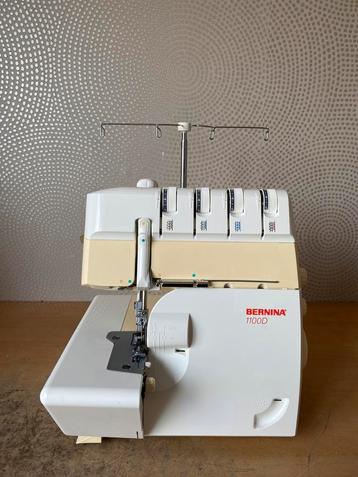 LOCKMACHINE BERNINA 1100D 2/3/4 DRAADS beschikbaar voor biedingen