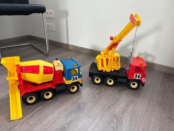 Speelgoed kraanwagen en betonmixer