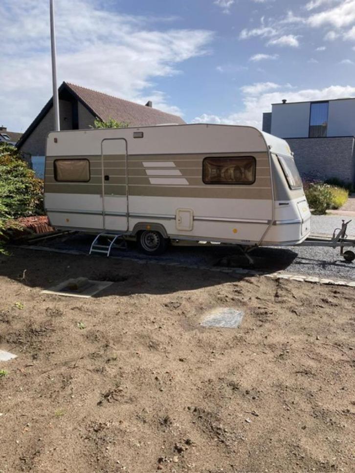 Caravan Eriba Nova 490, Caravans en Kamperen, Caravans, Particulier, tot en met 4, 1000 - 1250 kg, Rondzit, Eriba, Omvormbare zithoek