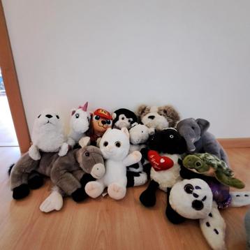 Verzameling knuffels  beschikbaar voor biedingen