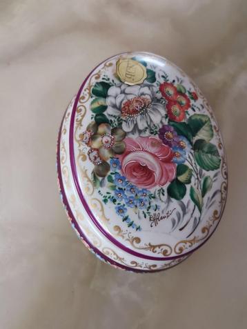 Porselein schaaltjes limoges  beschikbaar voor biedingen