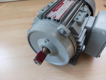 Elektro-asynchrone motor 3F 230V / 400V 0,75kW 1 pk - NIEUW.