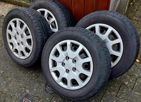 Très bons pneus hiver 195/65-15, originales Hyundai i30, Autos : Pièces & Accessoires, Pneus & Jantes, Pneus et Jantes, Pneus hiver