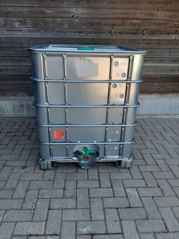 Omkaderde anti alg IBC 1000 liter watervaten in nieuwstaat! beschikbaar voor biedingen