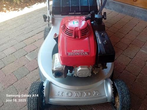 Grasmaaier Honda HR216, Tuin en Terras, Grasmaaiers, Zo goed als nieuw, Opvangzak, Versnellingen, Ophalen