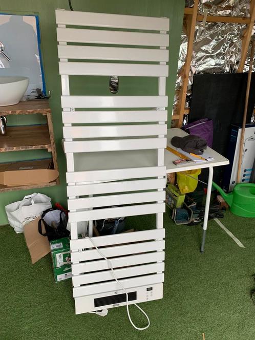 Nieuwe Hudson Reed elektrische handdoekradiator, Doe-het-zelf en Bouw, Verwarming en Radiatoren, Nieuw, Radiator, 800 watt of meer