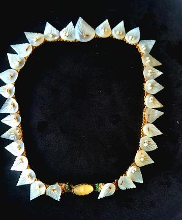 collier très ancien en nacre des année 30 beschikbaar voor biedingen