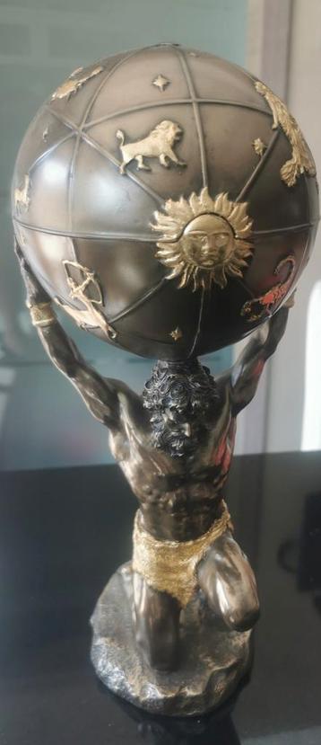 statue d'Atlas beschikbaar voor biedingen