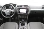 (1XHE480) VOLKSWAGEN TIGUAN - 2016, Auto's, Voorwielaandrijving, Stof, Zwart, 5 deurs