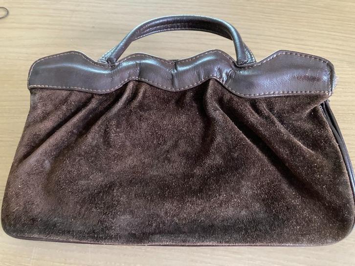 handtas in bruine daim, Handtassen en Accessoires, Tassen | Damestassen, Gebruikt, Handtas, Bruin, Ophalen of Verzenden