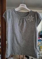 T-shirt gris clair avec 1 fleur petit strass, manches fémini, Enlèvement ou Envoi, Comme neuf, Gris