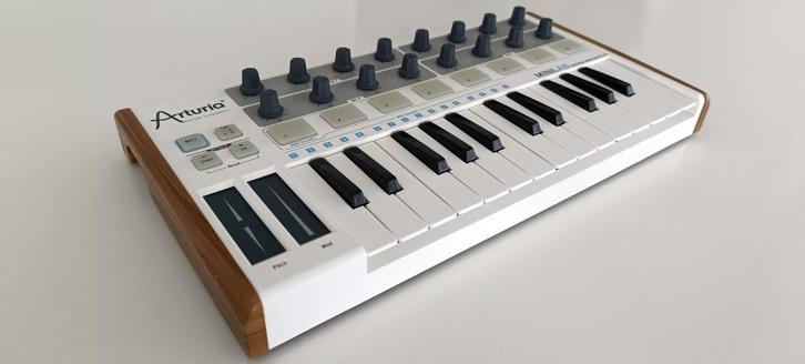Arturia MiniLab White USB/MIDI keyboard (nieuwstaat), Muziek en Instrumenten, Midi-apparatuur, Zo goed als nieuw, Ophalen of Verzenden