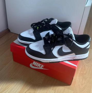 Nike panda dunks beschikbaar voor biedingen