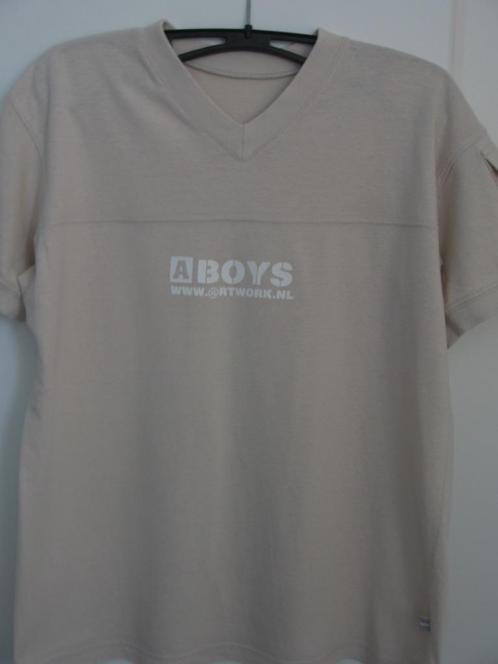 Beige T-shirt met witte print en v-hals, maat 152, Kinderen en Baby's, Kinderkleding | Maat 152, Zo goed als nieuw, Ophalen of Verzenden