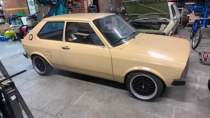 Volkswagen polo mk1, Auto's, Oldtimers, Particulier, Volkswagen, Benzine, Coupé, 2 deurs, Handgeschakeld, Beige, Zwart, Voorwielaandrijving