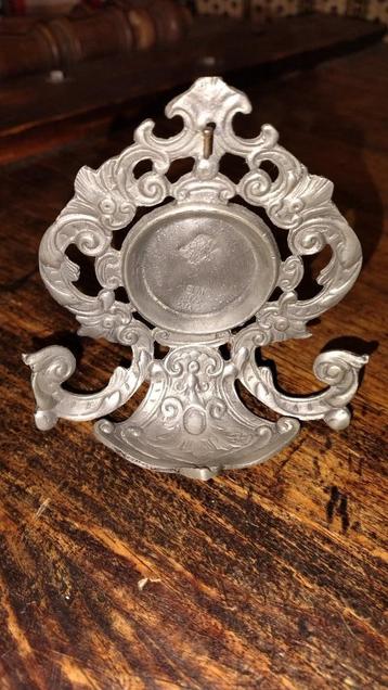 Porte montre de gousset en étain beschikbaar voor biedingen