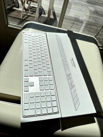 New Apple Magic Keyboard Touch ID Qwerty beschikbaar voor biedingen