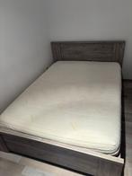 Het bed is 1,40 meter breed en 2 meter lang., Huis en Inrichting, Slaapkamer | Bedden, Ophalen of Verzenden, Zo goed als nieuw