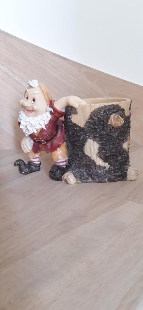 dwerg / kabouter met bloempot boomstam , pot 19x10cm , 14cm, Verzamelen, Beelden en Beeldjes, Zo goed als nieuw, Fantasy, Ophalen of Verzenden