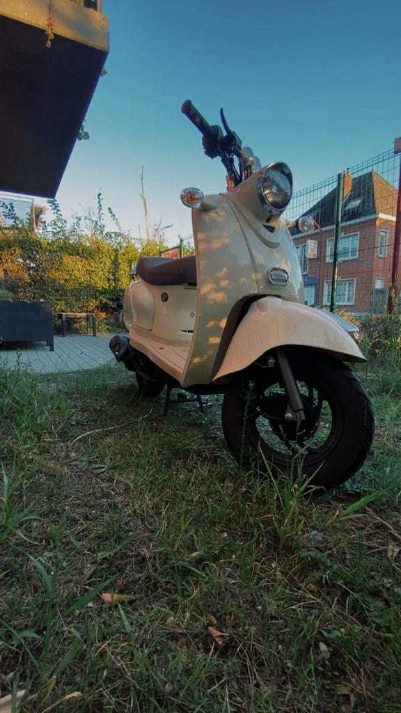 Retro Zoe scooter a klasse 50km/ph, Fietsen en Brommers, Scooters | Peugeot, Zo goed als nieuw, Klasse A (25 km/u), Ophalen