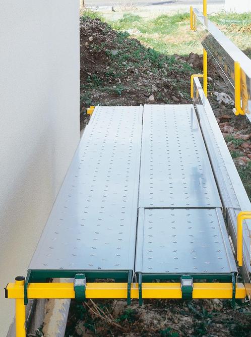 Platform stelling + Stutten merk MACC, Doe-het-zelf en Bouw, Ladders en Trappen, Zo goed als nieuw, Ophalen