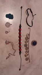 Bracelets, pendentifs et épingles gratuits, Autres matériaux, Enlèvement, Utilisé, Autres couleurs