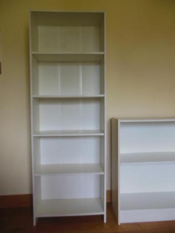 Wit smal boekenkastje met 5 planken - ong. 1m70 hoog beschikbaar voor biedingen