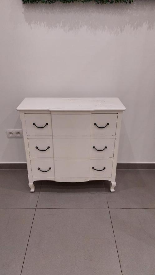 Gratis wit ladekastje met sierlijke poten, Huis en Inrichting, Kasten | Ladekasten, Gebruikt, 3 of 4 laden, Ophalen