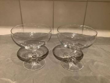 Saroma dessert glaasjes, glaasjes met voet, vintage glazen beschikbaar voor biedingen