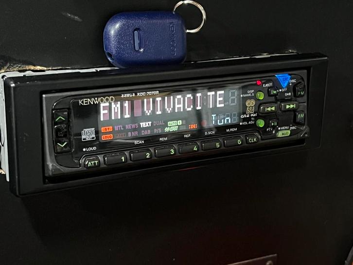 Kenwood KDC-7070R masker + oplader voor 10 cd's, Auto diversen, Autoradio's, Ophalen of Verzenden