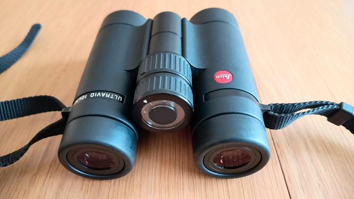 Verrekijker - Leica Ultravid 10x32, Audio, Tv en Foto, Optische apparatuur | Verrekijkers, Zo goed als nieuw, Ophalen