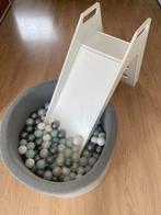 Ballenbad met glijbaan, Ophalen