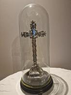 Kruisbeeld onder een glazen stolp, Antiek en Kunst, Ophalen