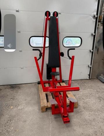 First class chestpress / chest / brustpresse / machine beschikbaar voor biedingen