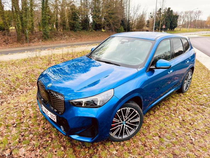 BMW iX1 xDrive30 M Sports/Hud/Acc/Massage/H&K/360/20 pouces, Autos, BMW, Particulier, iX1, Caméra 360°, 4x4, Caméra de recul, Phares directionnels