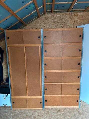 2 vintage archiefkasten met schuifdeuren beschikbaar voor biedingen