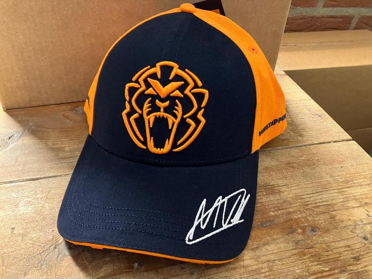 Max Verstappen Orange Lion Fancap 2025 Red Bull Racing, Verzamelen, Automerken, Motoren en Formule 1, Nieuw, Formule 1, Ophalen of Verzenden