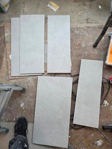 Stukken vloertegel 60 cm beschikbaar voor biedingen