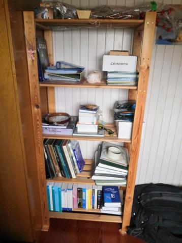 Boekenrek met 5 legplanken beschikbaar voor biedingen