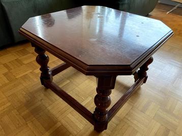 Table basse en bois robuste